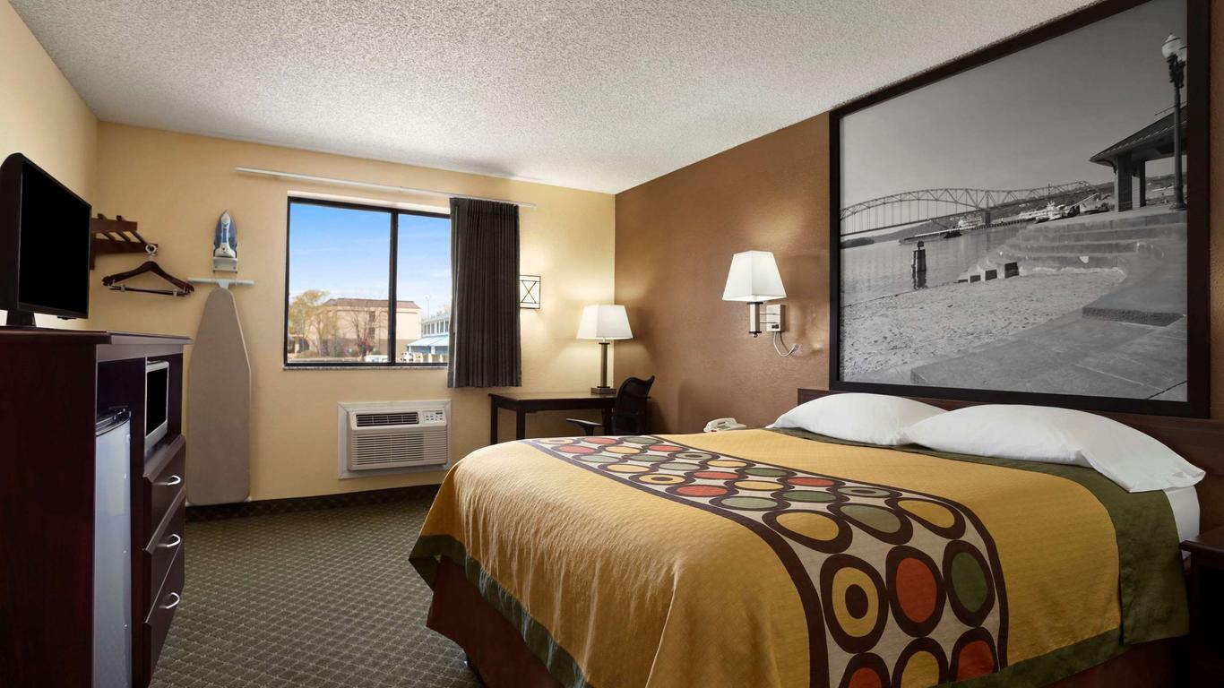 Super 8 by Wyndham Cedar Rapids