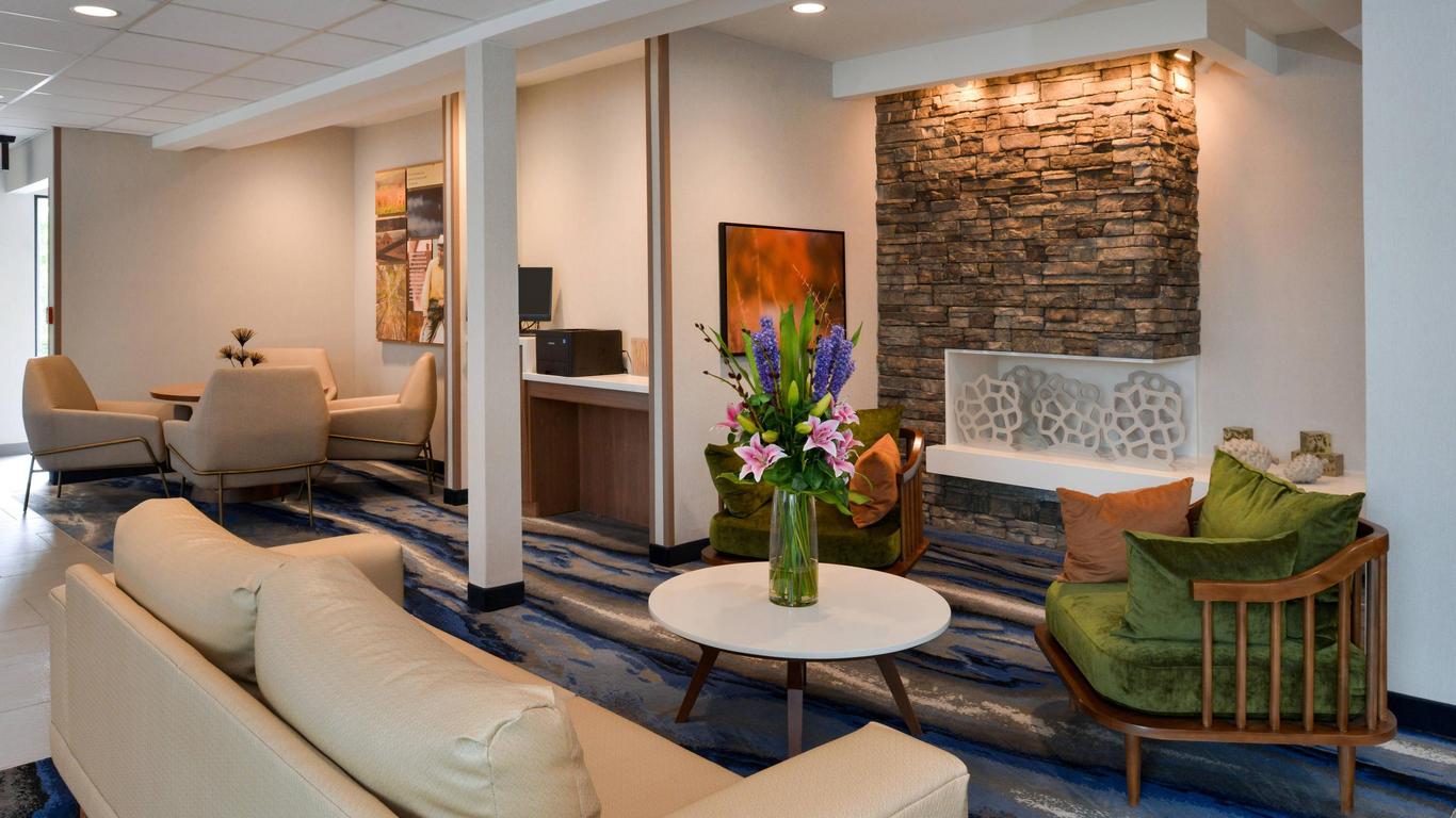 Fairfield Inn & Suites by Marriott Arlington Near Six Flags