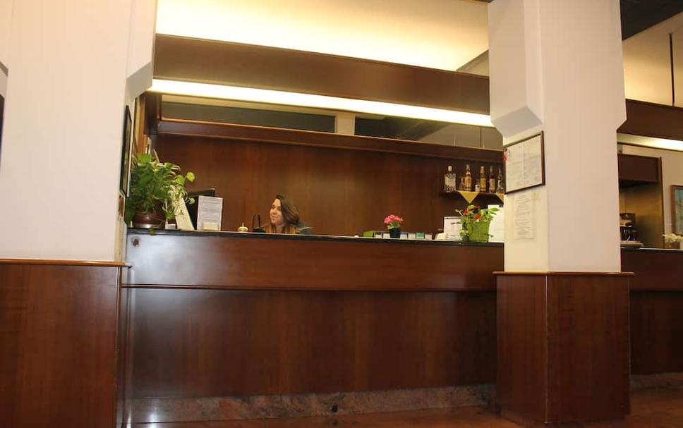 Front desk Photo