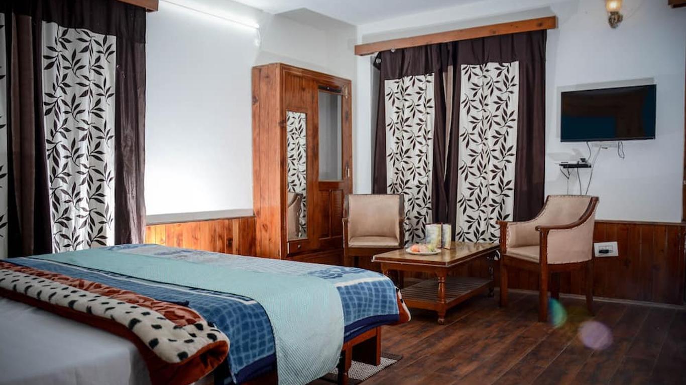 Hotel Rajhans Manali