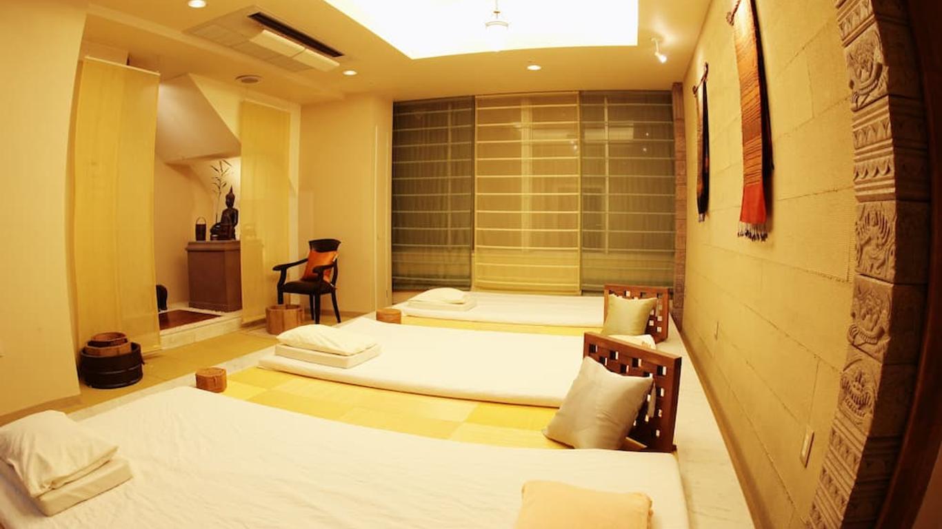 Capsule Hotel Wellbe Sakae - Caters to Men