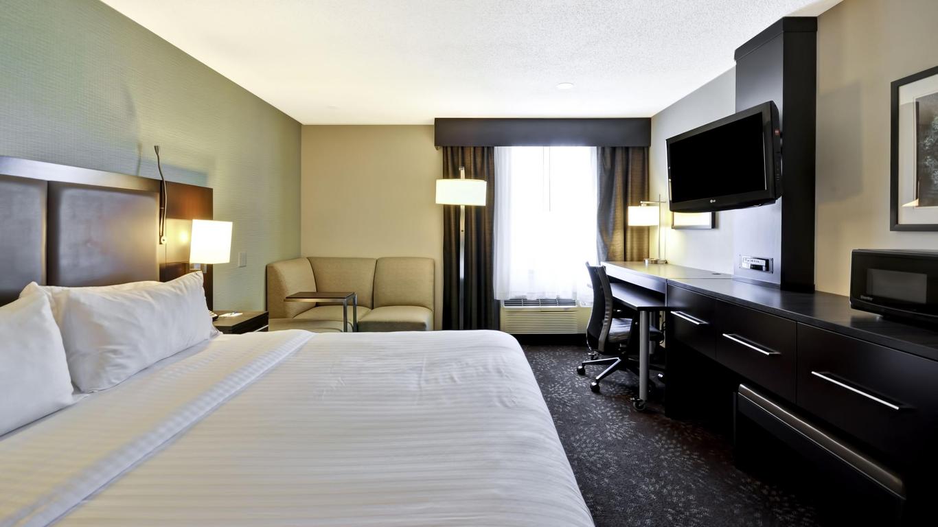 Holiday Inn Express Romulus / Detroit Airport