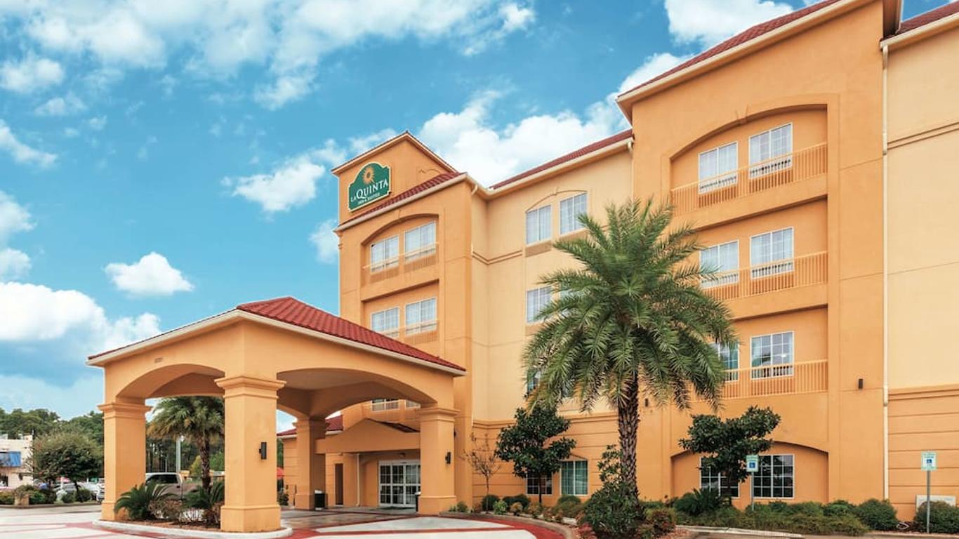 La Quinta Inn & Suites by Wyndham Houston Bush Intl Airpt E