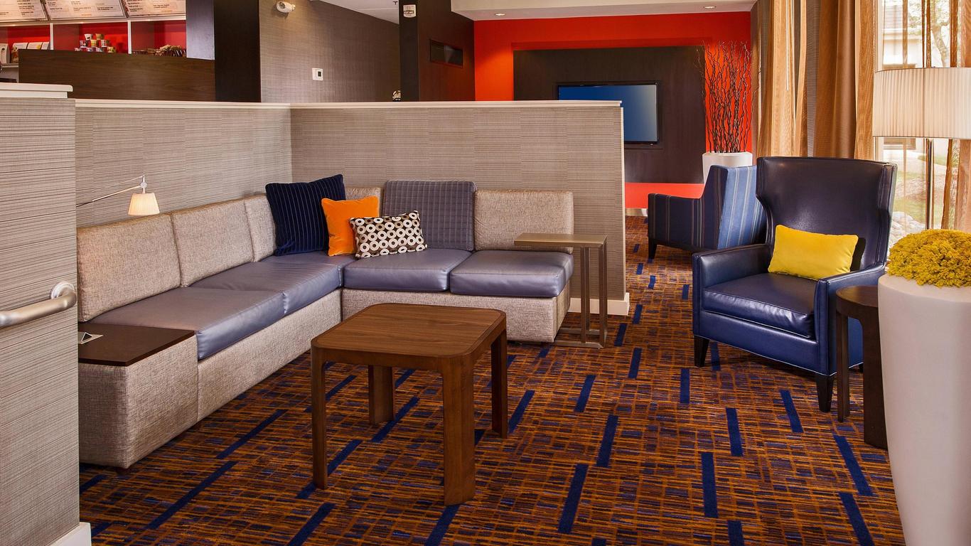 Courtyard by Marriott Richmond West