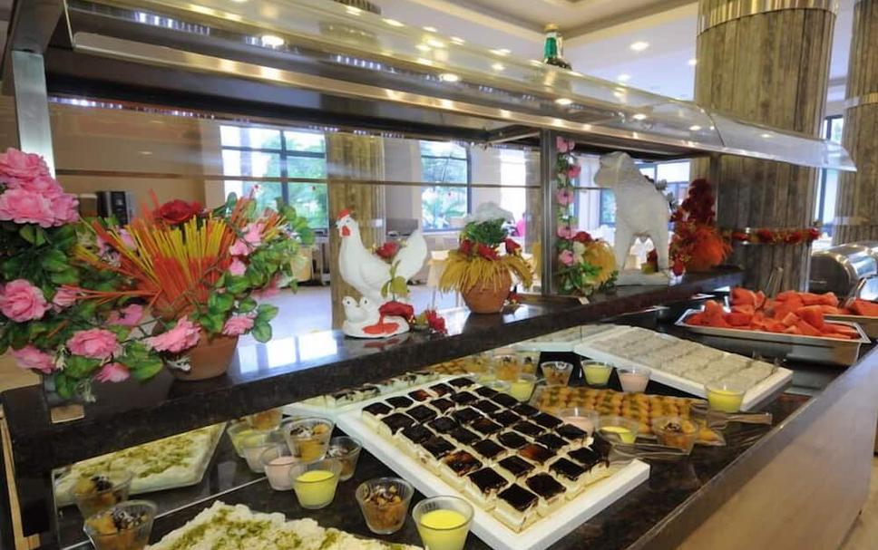 Buffet Photo